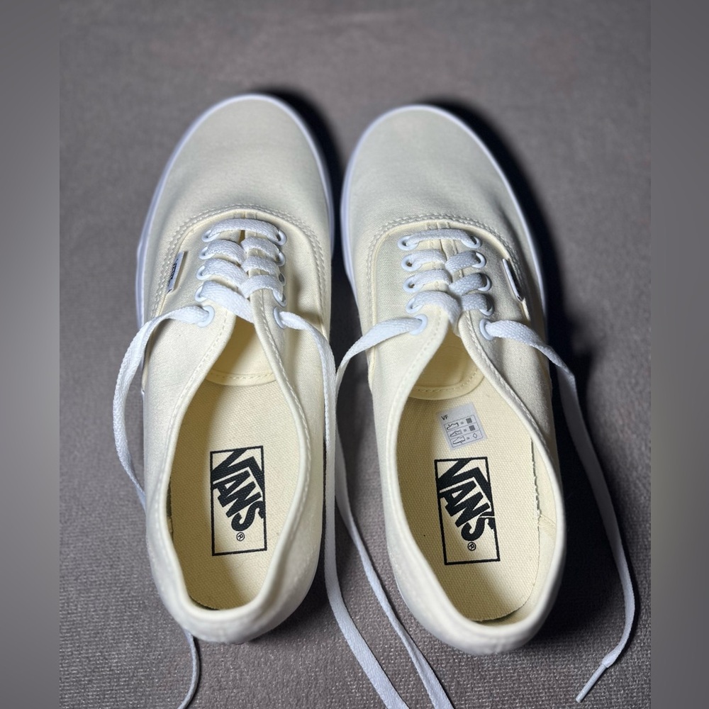 Authentic Vans Shoes Off White / Cream Colour Men’s / Women’s Size 7.5 M / 9 W